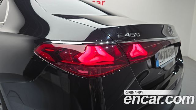 Mercedes-Benz E-Class 2024 — photo 9
