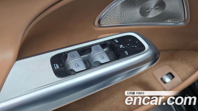 Mercedes-Benz E-Class 2024 — photo 28