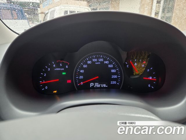 Kia Canival 2012 — photo 8
