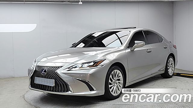 Lexus ES 2021 — photo 1