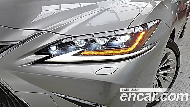 Lexus ES 2021 — photo 3