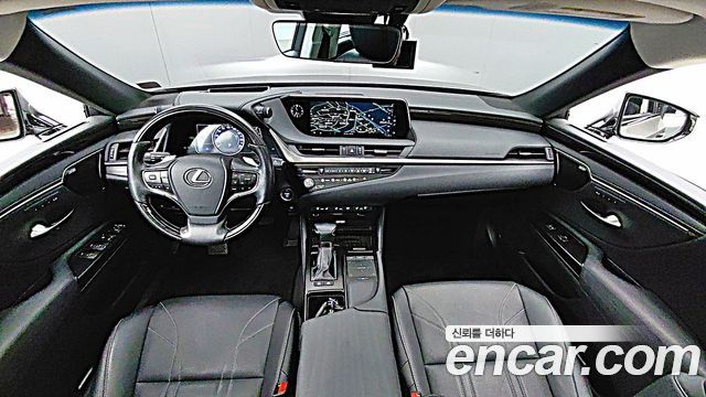 Lexus ES 2021 — photo 8
