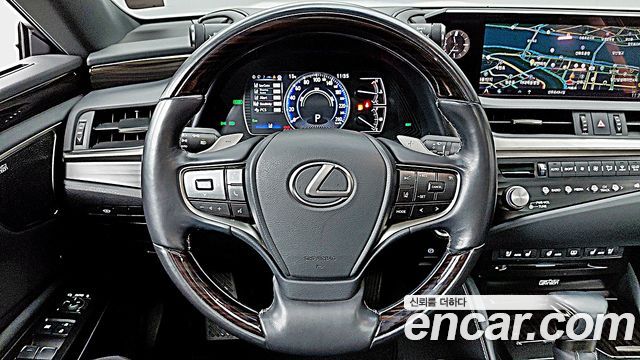 Lexus ES 2021 — photo 10