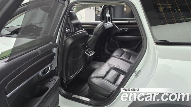 Volvo V90 2018 — photo 17