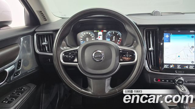 Volvo V90 2018 — photo 19
