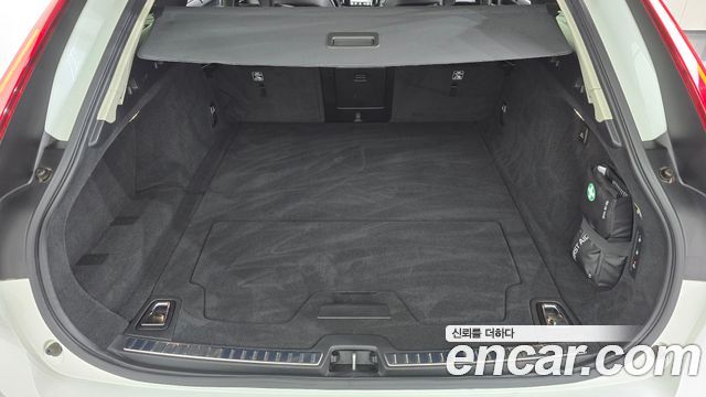 Volvo V90 2018 — photo 22