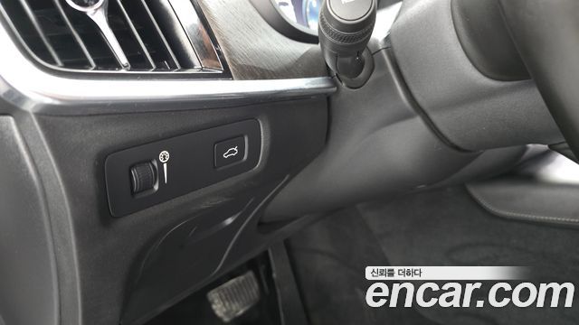 Volvo V90 2018 — photo 24