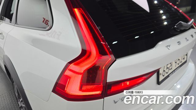 Volvo V90 2018 — photo 9