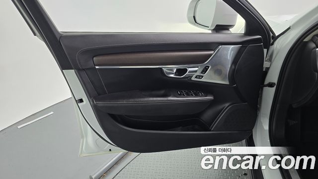 Volvo V90 2018 — photo 14