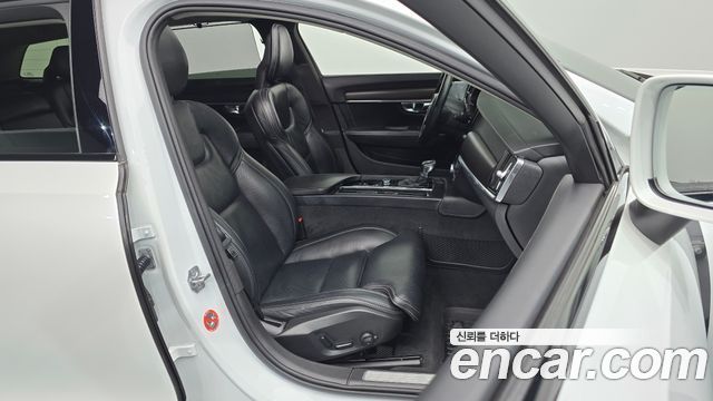 Volvo V90 2018 — photo 16
