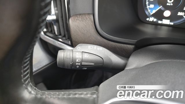 Volvo V90 2018 — photo 27
