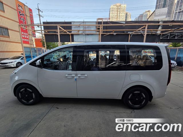 Hyundai Staria 2027 — photo 2
