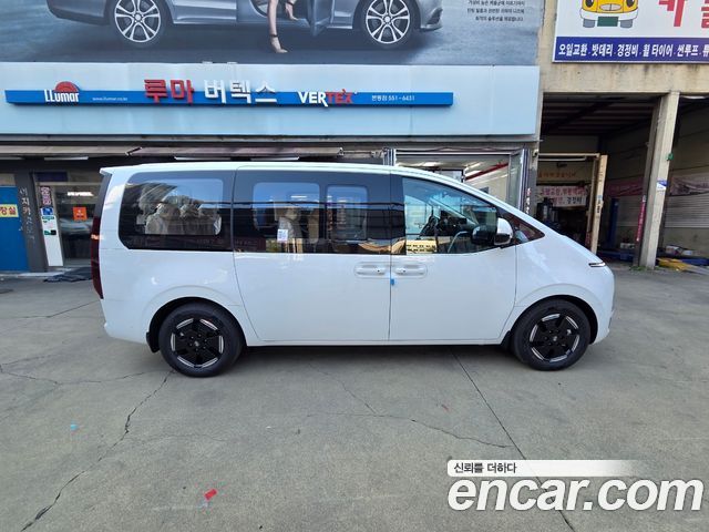 Hyundai Staria 2027 — photo 4