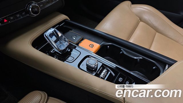 Volvo XC90 2021 — photo 12