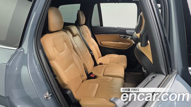 Volvo XC90 2021 — photo 17