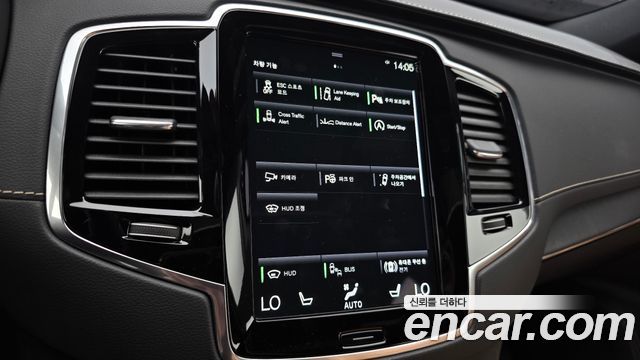 Volvo XC90 2021 — photo 24