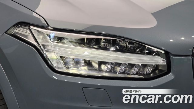 Volvo XC90 2021 — photo 8