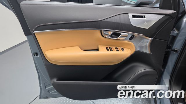 Volvo XC90 2021 — photo 14