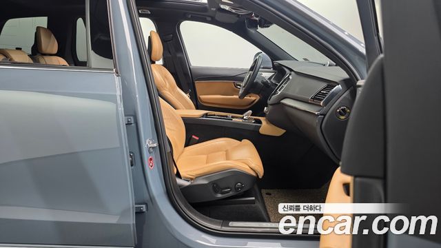 Volvo XC90 2021 — photo 16