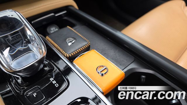 Volvo XC90 2021 — photo 31