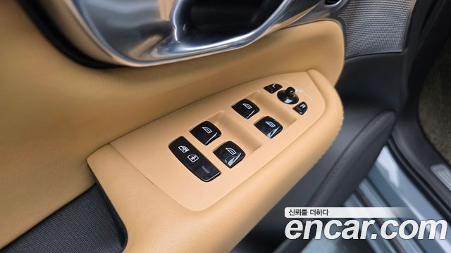 Volvo XC90 2021 — photo 34