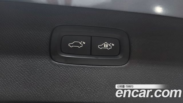Volvo XC90 2021 — photo 40
