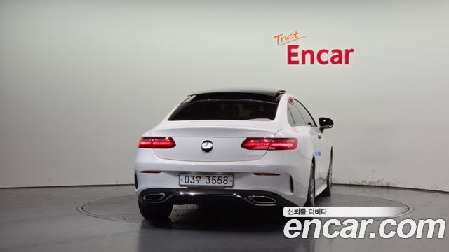 Mercedes-Benz E-Class 2017 — photo 4