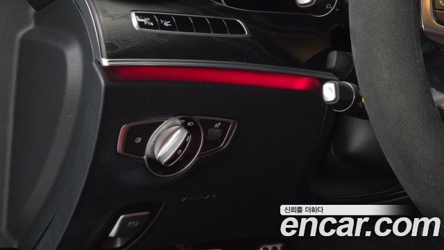Mercedes-Benz E-Class 2017 — photo 15