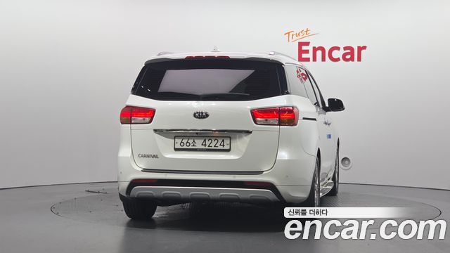 Kia Canival 2018 — photo 4