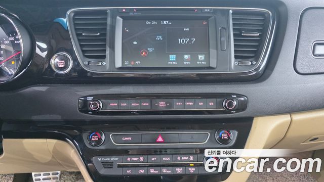 Kia Canival 2018 — photo 12