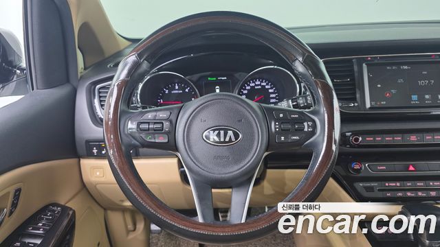 Kia Canival 2018 — photo 13