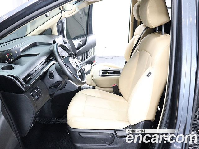 Hyundai Staria 2022 — photo 8