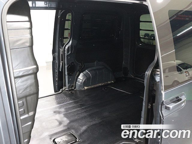 Hyundai Staria 2022 — photo 17