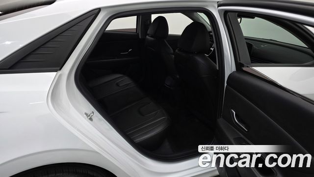 Hyundai AVANTE 2023 — photo 18