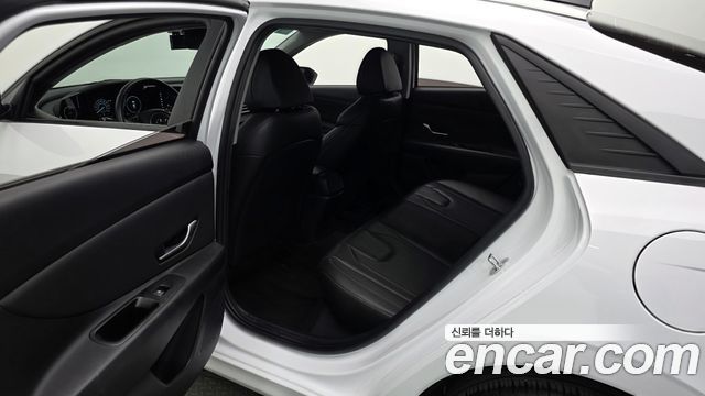 Hyundai AVANTE 2023 — photo 16
