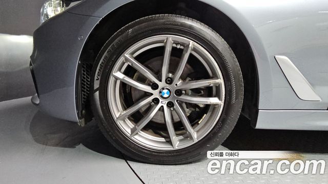 BMW 5-Series 2018 — photo 5