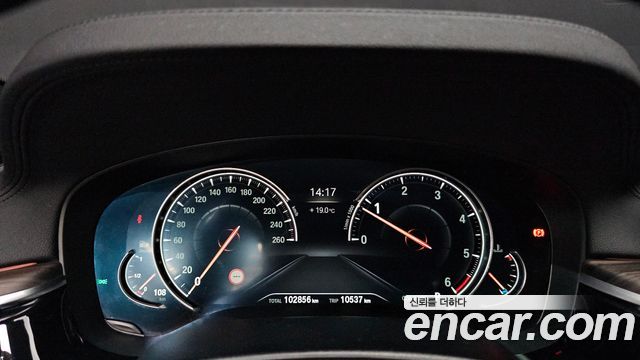 BMW 5-Series 2018 — photo 8