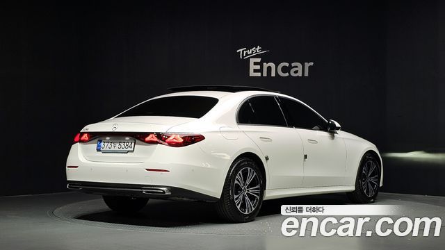 Mercedes-Benz E-Class 2026 — photo 2