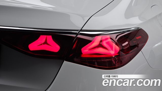 Mercedes-Benz E-Class 2026 — photo 9