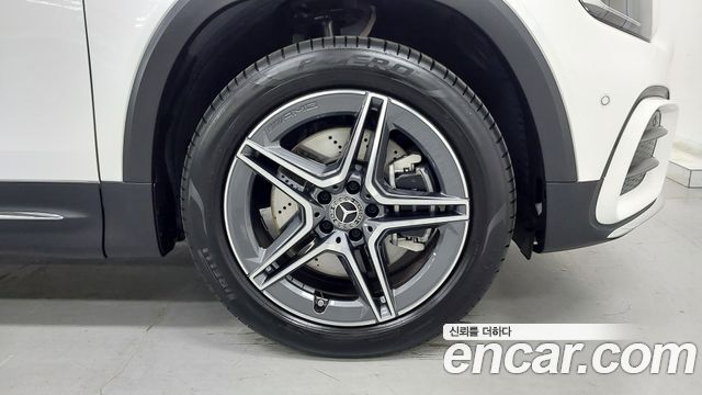 Mercedes-Benz GLB-Class 2026 — photo 5
