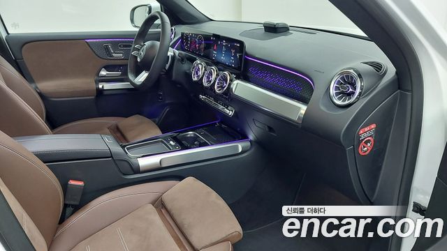 Mercedes-Benz GLB-Class 2026 — photo 9