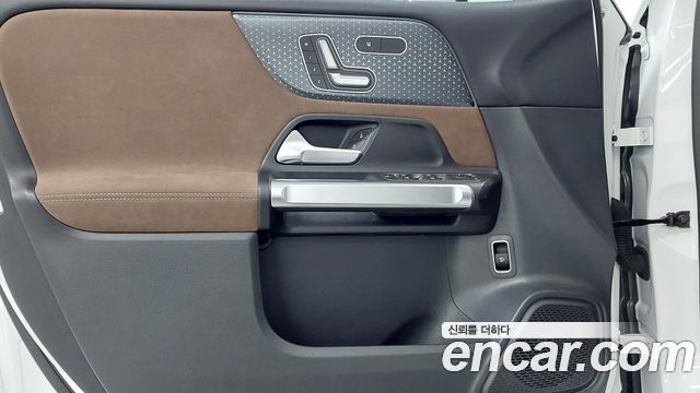 Mercedes-Benz GLB-Class 2026 — photo 15