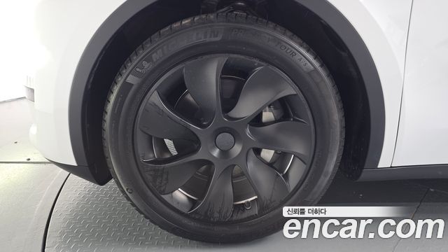 Tesla Model Y 2024 — photo 5