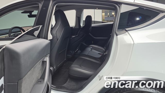 Tesla Model Y 2024 — photo 11