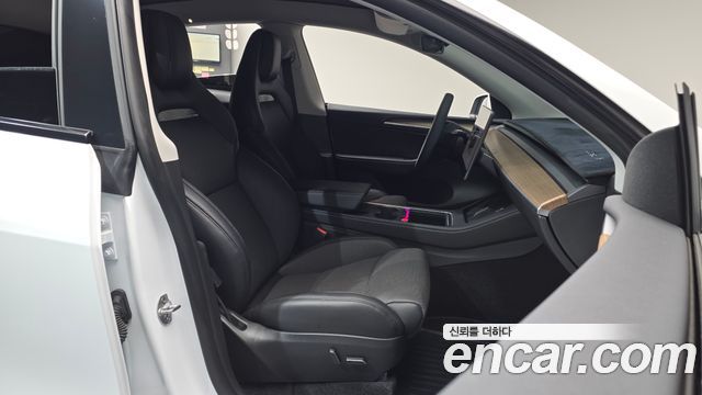 Tesla Model Y 2024 — photo 12