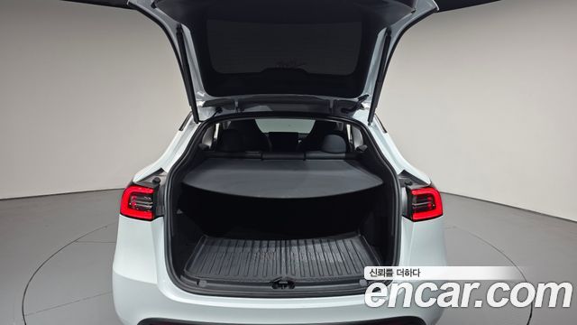 Tesla Model Y 2024 — photo 20