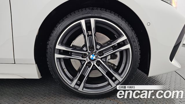 BMW 1-Series 2023 — photo 5