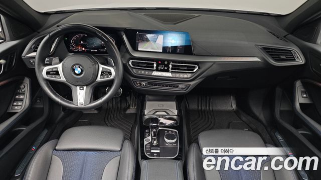 BMW 1-Series 2023 — photo 10