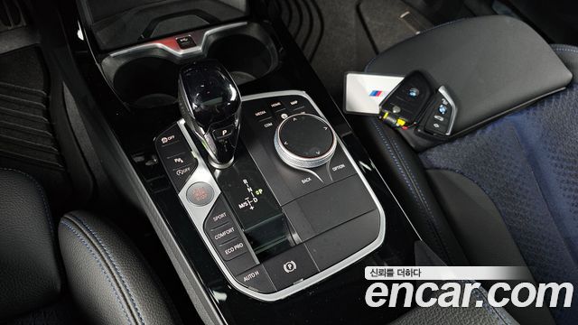 BMW 1-Series 2023 — photo 12