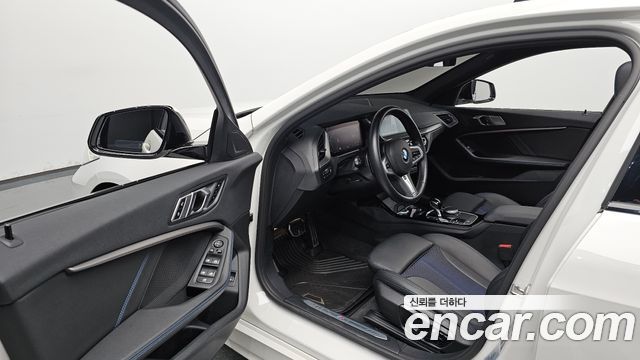 BMW 1-Series 2023 — photo 13